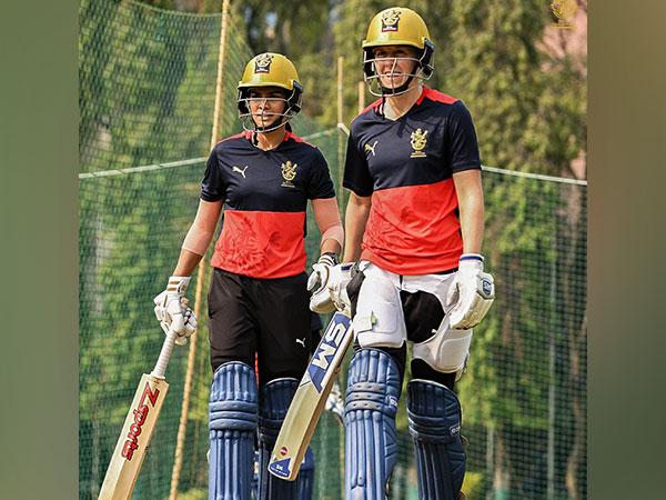 Heather Knight and Disha Kasat of Royal Challengers Bangalore (Photo: Twitter/RCB)