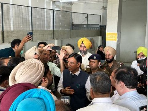 Union Minister Dr Mansukh Mandaviya visited NEET PG Centre at Patiala (Photo/PIB)