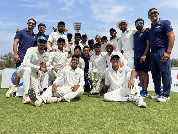 Rest of India team with the title. (Photo- Mayank)
