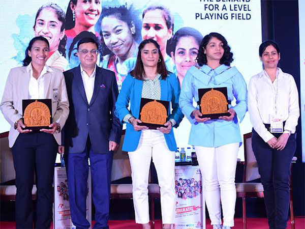 Rani Rampal (left) Vinesh Phogat (centre) and Sakshee Malik (second from right)