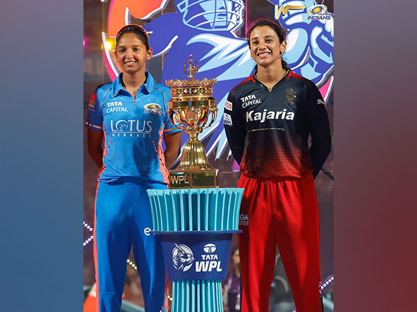 MI skipper Harmanpreet Kaur and RCB skipper Smriti Mandhana. (Photo- Mumbai Indians Twitter)