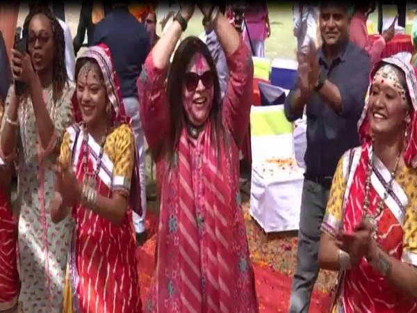 MoS MEA Meenakashi Lekhi organises Holi Mahotsav 2023 for foreign delegates and others in Delhi on Monday. 