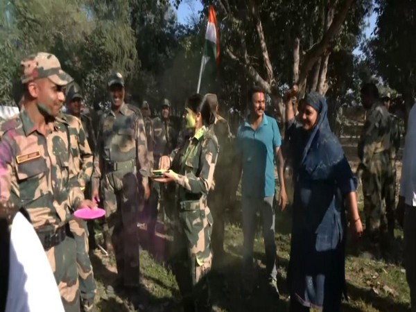 BSF jawans celebrate Holi with locals in J-K. (Photo:ANI)
