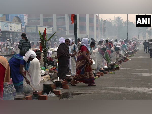 Women devotees preparing dishes outside 'Attukal Bhagavathy Temple' (File Photo/ANI)