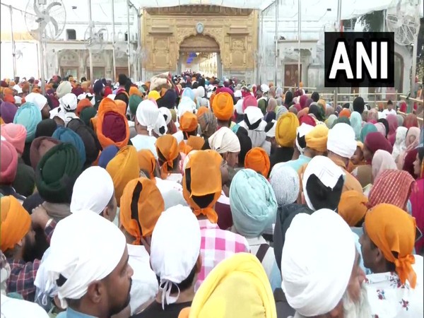Devotees offer prayers at Golden Temple on occasion of Holi Mohalla