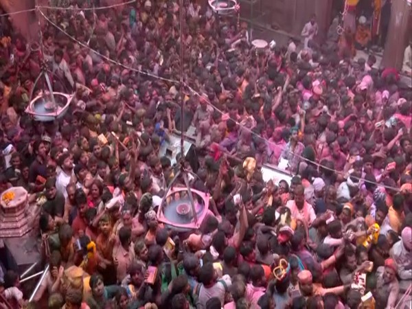 Devotees throng at Banke Bihari Temple in Vrindavan. (Photo/ANI)