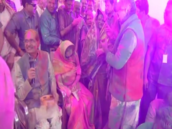 MP CM Shivraj Singh Chauhan sings 'phaag' during Holi celebrations at his residence