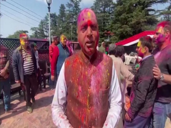 Himachal Pradesh former Chief Minister Jai Ram Thakur celebrates Holi with BJP workers. (Photo/ANI)