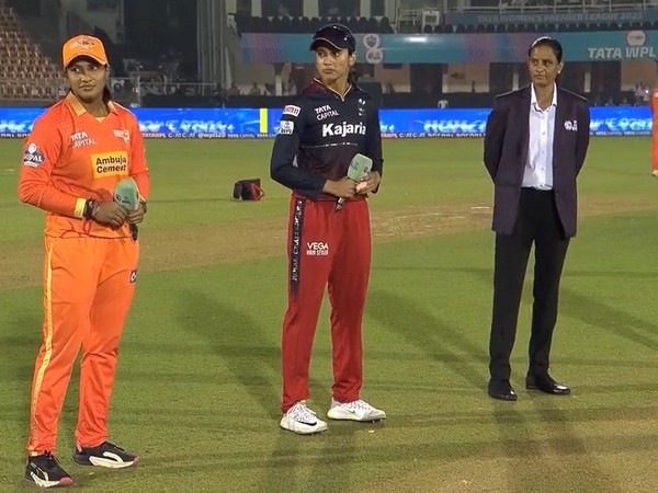 Sneh Rana and Smriti Mandhana at the time of toss (Photo: WPL)