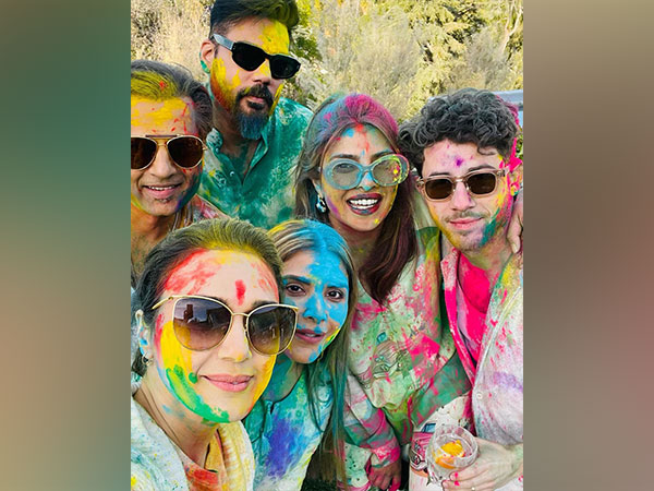 Preity Zinta, Priyanka Chopra, Nick Jonas (Image source: Instagram)