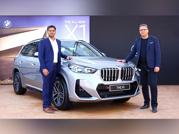 (L-R) Kapil Kanuri, Dealer Principal, Varsha Autohaus and Vikram Pawah, President, BMW Group India