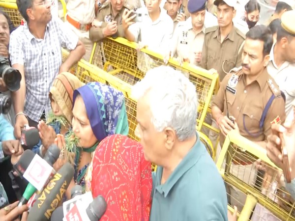 With grass in their mouths Pulwama widows seek justice from Rajasthan govt (Photo:ANI)