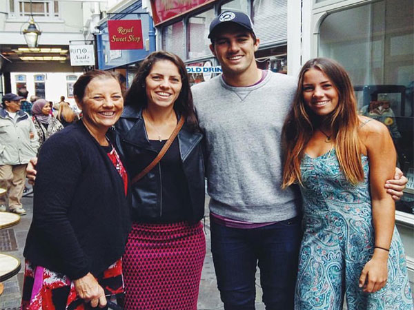 Pat Cummins with mother (extreme left) and sisters (photo: Pat Cummins/Instagram) 