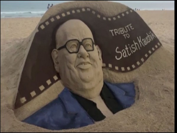 Sudarsan Pattnaik's tribute to Satish Kaushik. (Image Courtesy: ANI)