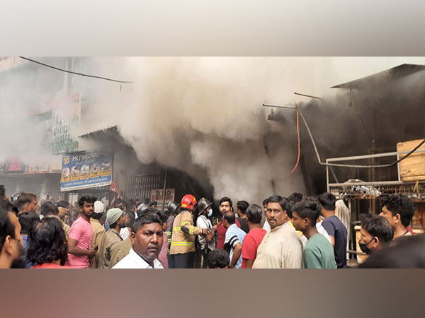Fire breaks out in a shop in Maharashtra's Thane
