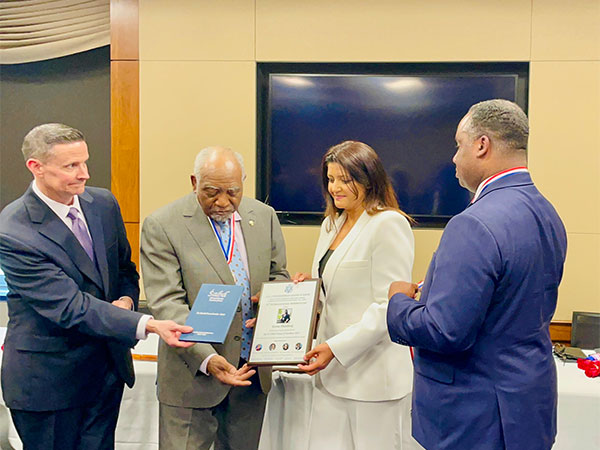 ANI's White House Correspondent Reena Bhardwaj honoured with Women of Excellence award. (Photo/Twitter: @reenabhardwaj)