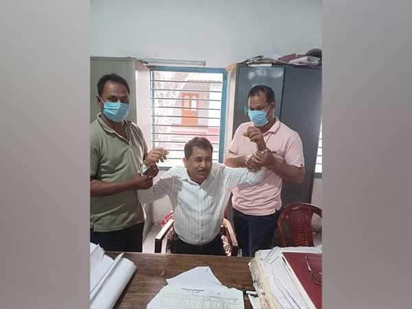 Govt employee arrested for taking bribe (Photo/ANI)