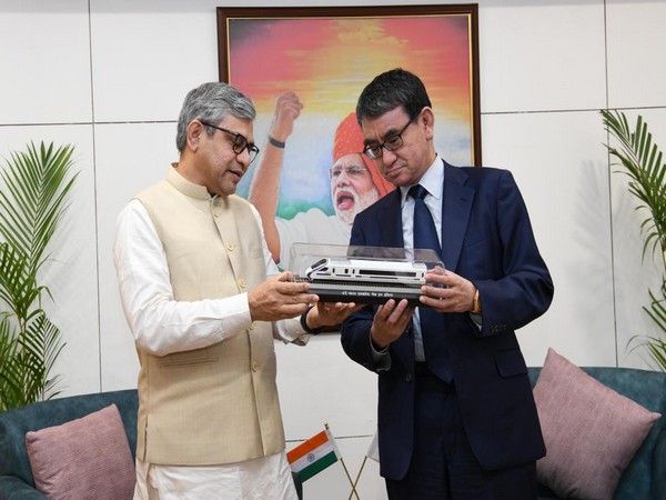 Union Minister Ashwini Vaishnaw meeting the Digital Minister of Japan, Kono Taro. (Image Credit: Ashwini Vaishnaw/Twitter)