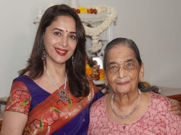 Madhuri Dixit with her mom (Image source: Instagram)