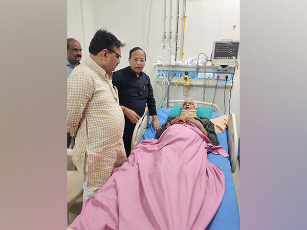  BJP national general secy Arun Singh pays visit to Kirori Lal Meena at hospital (Photo/ANI)