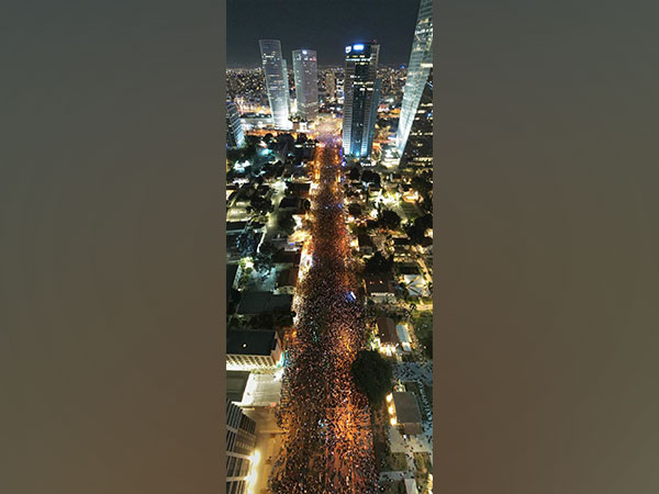 Protests outside Tel Aviv, Jerusalem, Israel. (Photo/Twitter: @AvivaKlompas)