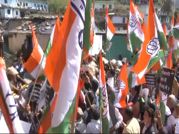 Visual of the protest by Uttarakhand Congress (Photo/ANI)