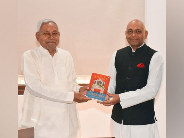 Bihar Chief Minister Nitish Kumar and Poet-diplomat Abhay K (Photo/ANI)