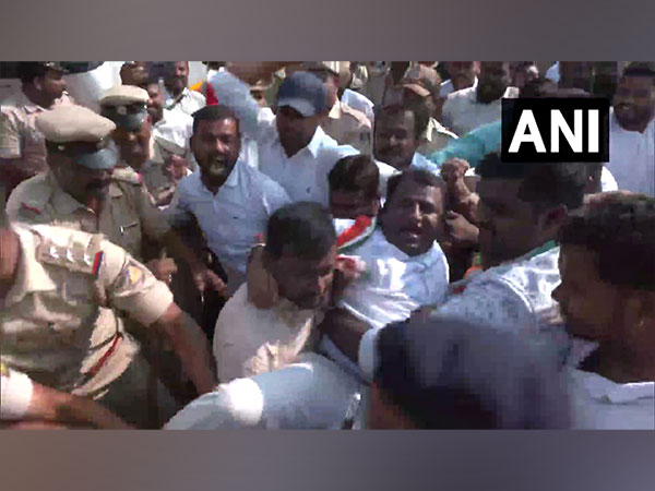 Congress workers being detained by the police. (Photo: ANI)