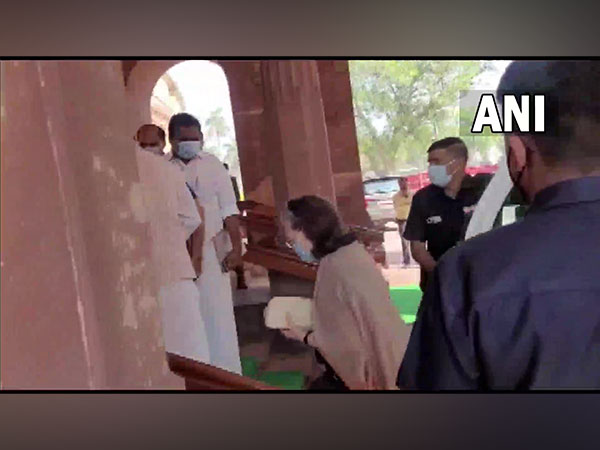 Sonia Gandhi arrives in Parliament (Photo/ANI) 