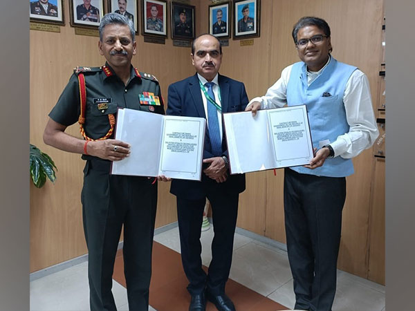 Deputy Chief of the Army Staff (CD&S) and Anurag Bajpai, Joint Secretary, DDP in Sena Bhawan (PIB)