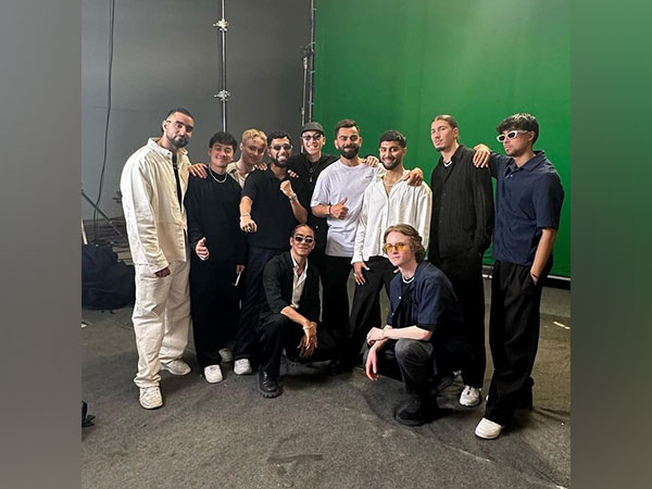 Virat Kohli with Quick Style boys (Image source: Twitter)