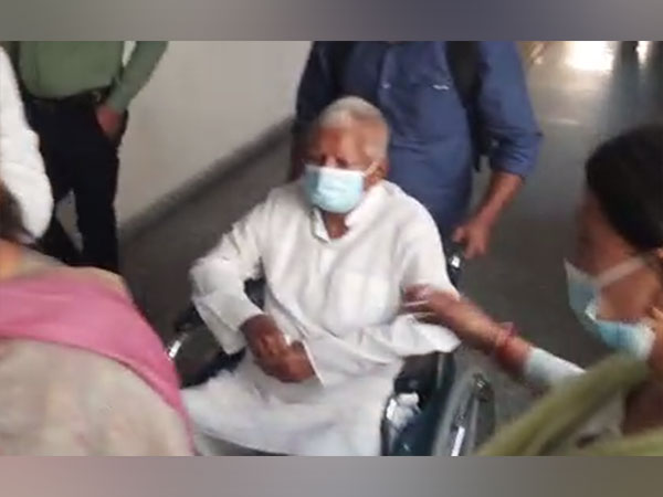 Former Bihar CM Lalu Prasad Yadav entering the court (Photo/ANI)