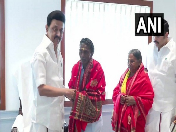 CM Stalin felicitates elephant caretaker couple Bomman, Bellie (Photo/ANI)