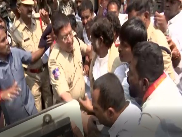 Police detains congress leaders over protest against Adani issue (Photo/ANI)