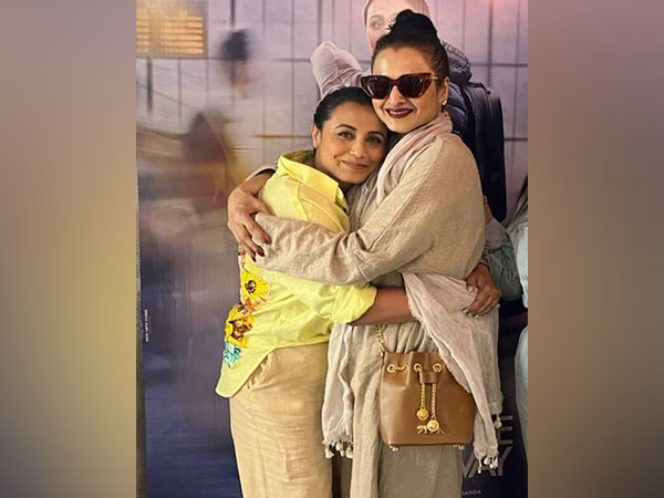 Rani Mukherjee and Rekha. (Image Courtesy: Twitter)