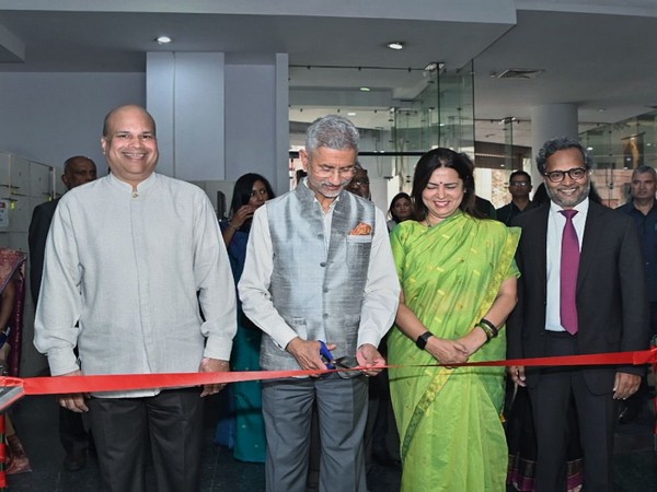 EAM Jaishankar inaugurates the Sri Lankan exhibition 