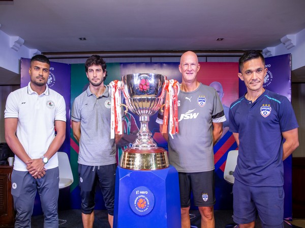 ATK Captain Pritam Kotal and Head Coach Juan Ferrando on left,  Bengaluru FC Head Coach Simon Grayson and Captain Sunil Chhetri on right (Photo: Twitter/ISL)