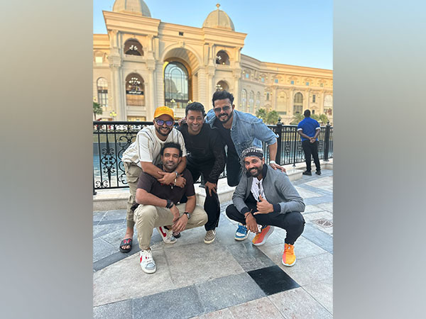Suresh Raina, Robin Uthappa, Murali Vijay, Sreesanth and Pragyan Ojha (Photo: Twitter/Suresh Raina)