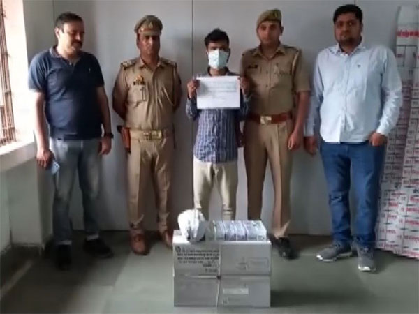 Man arrested for carrying fake notes in Noida (Photo/ANI)