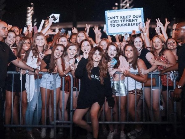 Selena Gomez with her fans (Image source: Instagram)
