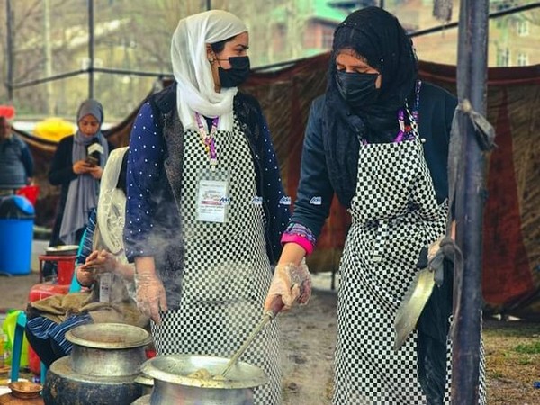 Women preparing 'Wazwan' in Srinagar. (Photo Source/Twitter)