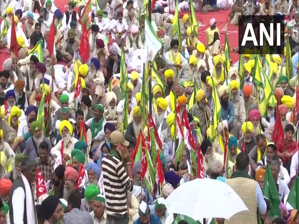 Farmers sitting at Ramlila Ground (Photo/ANI)