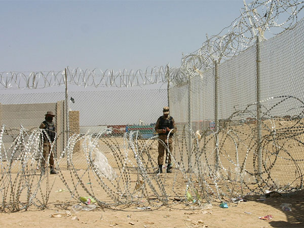 Pakistan Army soldiers stand guard at Pakistan-Afghanistan border crossing point in the town of Chaman, Pakistan. (File Photo/Reuters)