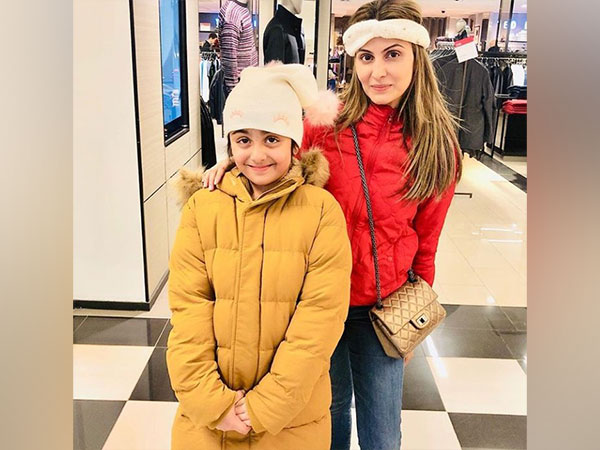 Riddhima Kapoor Sahni with her daughter (Image Source: Twitter)