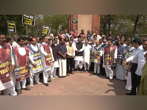 Congress President and other Opposition MPs protesting in Parliament complex (Photo/ANI)