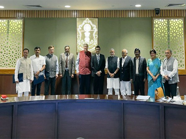 Parliamentary panel with CJI Chandrachud (Photo Courtesy: P Wilson/Twitter)