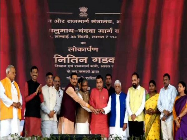 Nitin Gadkari inaugurates and lays foundation stones of 21 National Highways projects worth Rs 9400 crore in Ranchi, Jharkhand. (Photo Source: PIB)
