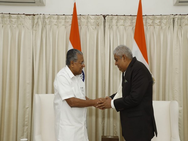 Kerala CM Pinarayi Vijayan meets Jagdeep Dhankhar (Photo/ANI)