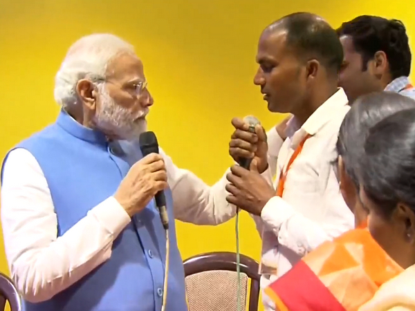 Prime Minister Narendra Modi interacting with beneficiary (File Photo/ANI)