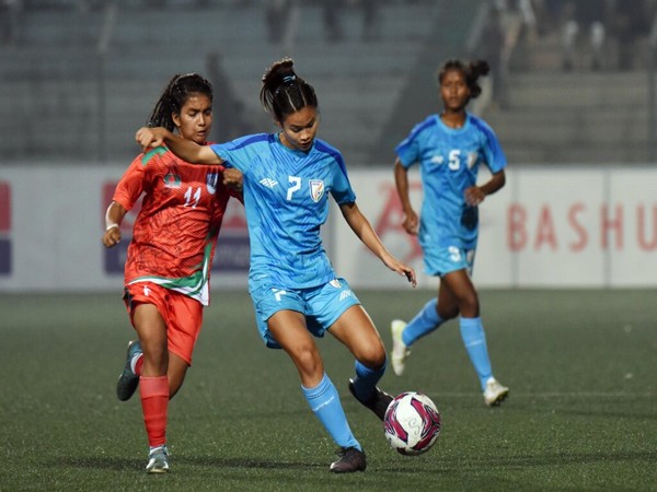 Team India and Bangladesh players in action (Photo: AIFF Media)